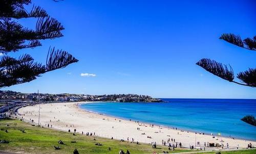 世界上唯一一个国土覆盖整个大陆的国家，被称＂骑在羊背上的国家