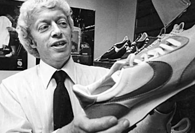 看完懵逼了！Nike 历史上最早的 Logo 竟然长这样！