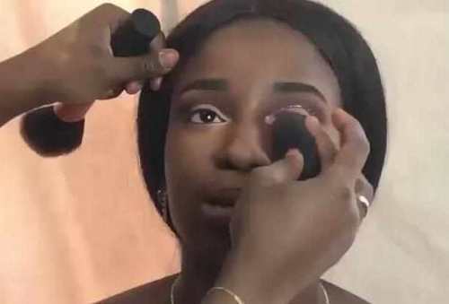 追求者爆棚！非洲妹子在亚洲没人追，化妆后惊为天人！