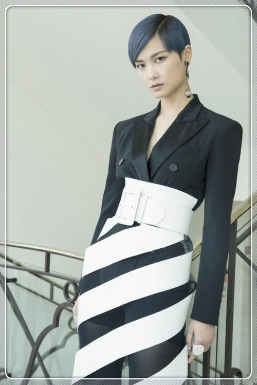 李宇春的时尚真难懂！短裤内穿男士泳裤？网友：欣赏不来！