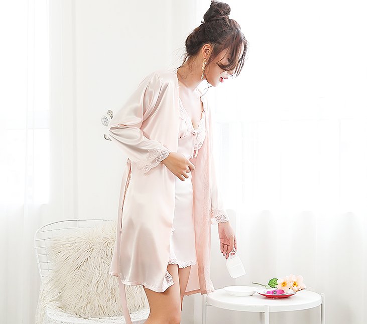 睡觉之前的专属小性感，冰丝睡衣，能给你