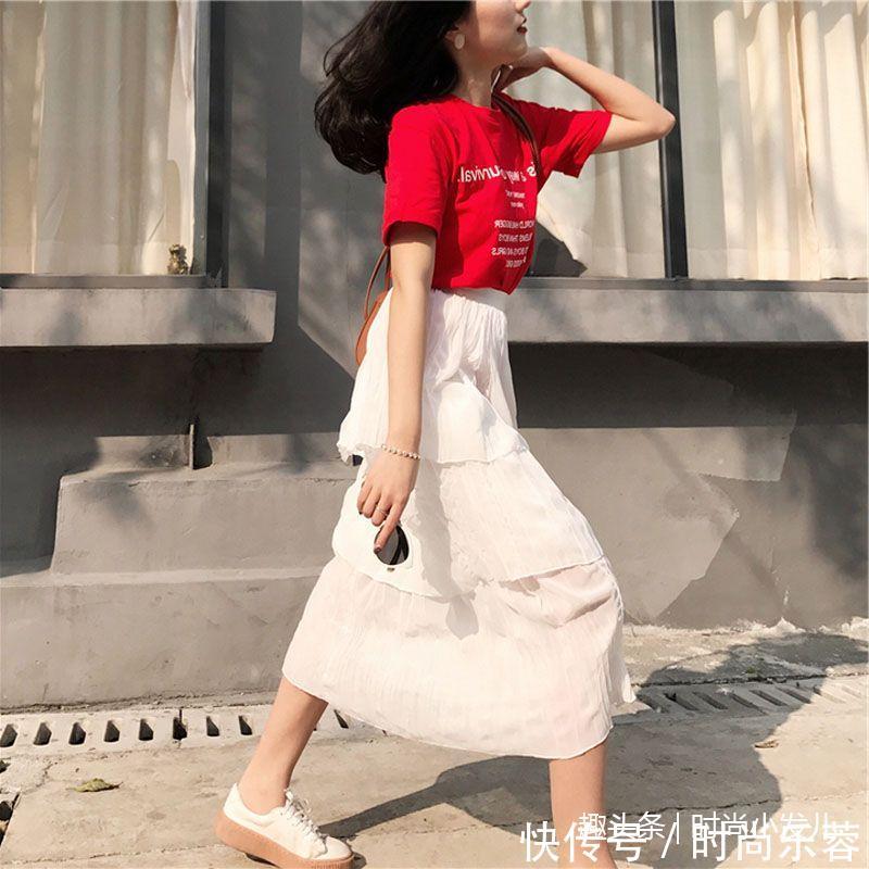 今夏最火叫奶油裙，清新优雅，时尚又减龄！