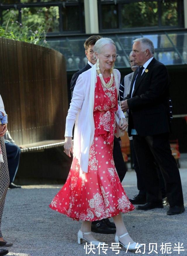  「英国女王」93岁英国女王和80岁丹麦女王，皇室穿搭的时尚对决，谁才是翘楚？