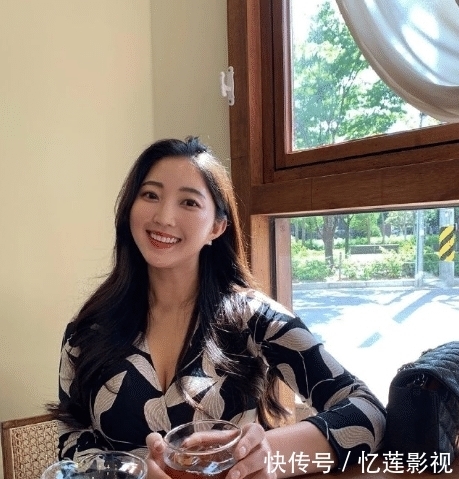 实力|真正的好身材驾车的时候就能看出来,美女一看就是有实力的人