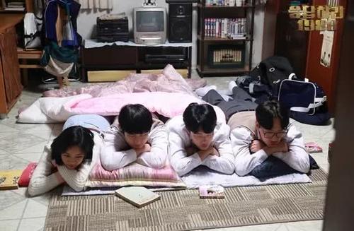 韩国文化：韩国人为什么这么喜欢坐地上？