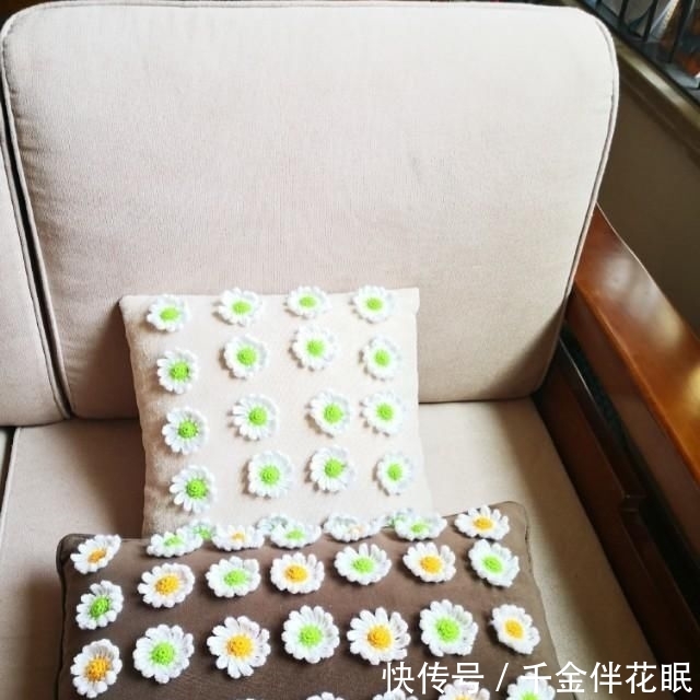  「花香」像闻花香一样看着雏菊，每天都变得美丽
