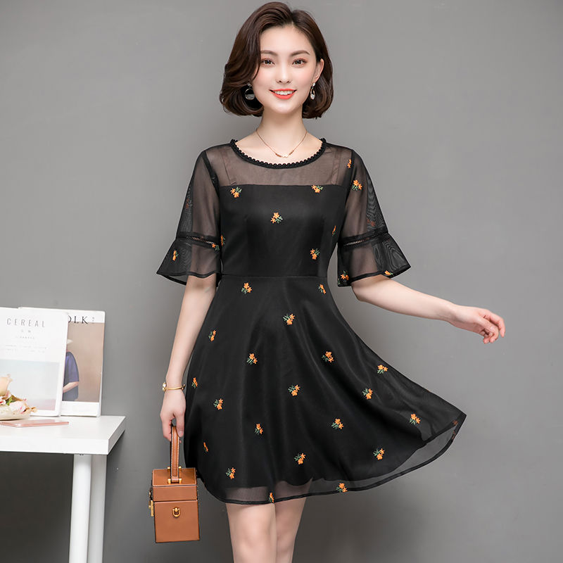 买对不买贵!七月46岁老婆穿时髦装，太美太迷人，穿出黄金比例