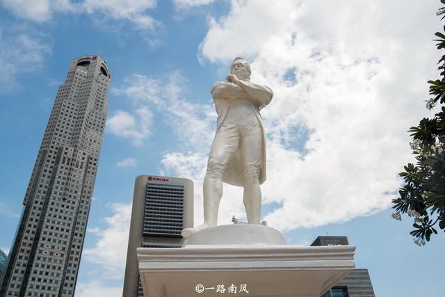 东南亚旅游业最发达小国，比重庆小一百多倍，华语是官方语言