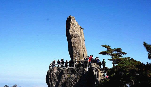 世界上“最神奇”三块石头，吸引非常多游客，中国有一个-杰出世