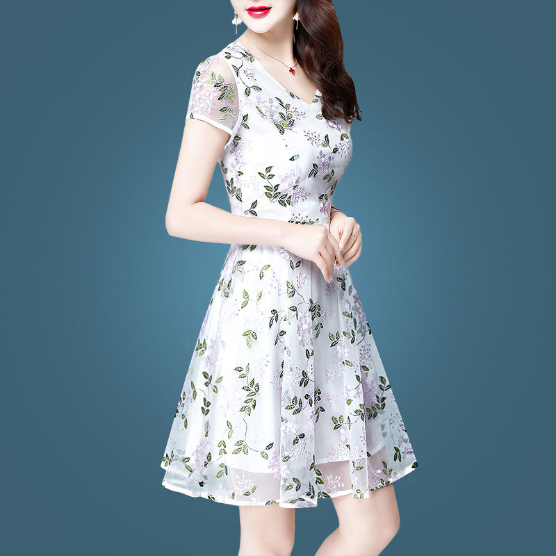 这种连衣裙上身才知道有多美!气场满满，嫩上添嫩，清凉又惬意