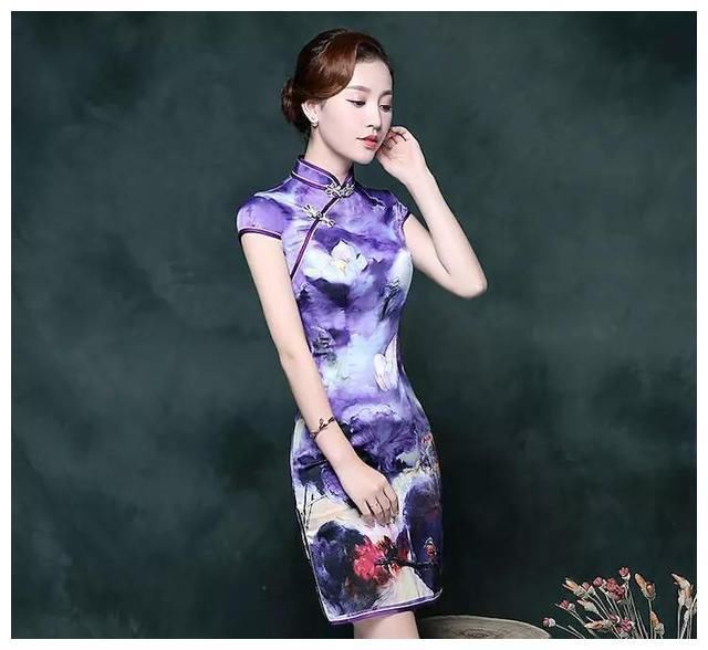 当高贵的紫色有优雅的旗袍相结合，会绽放出不一样的精彩！