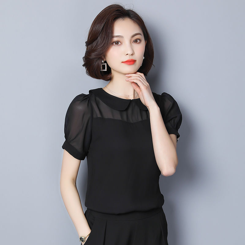 难怪嫂子一直这么美嫩，原来都穿这娃娃衫+短裤，衬肤减龄超洋气