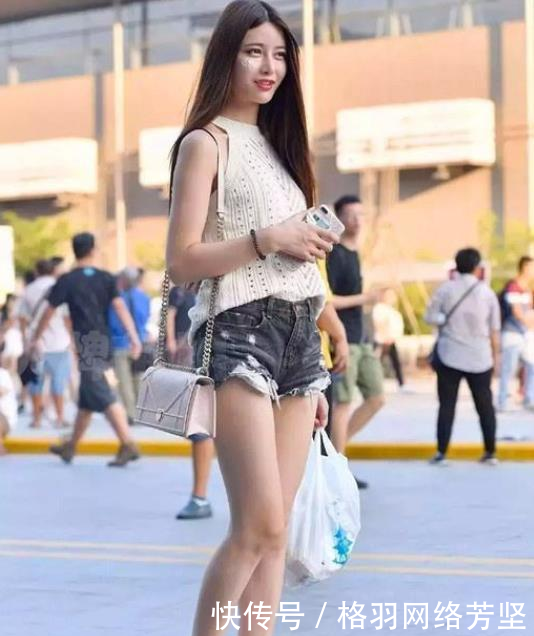 #逐出#街拍穿搭:我深深地恳求你,不要把我逐出你的爱门之外!