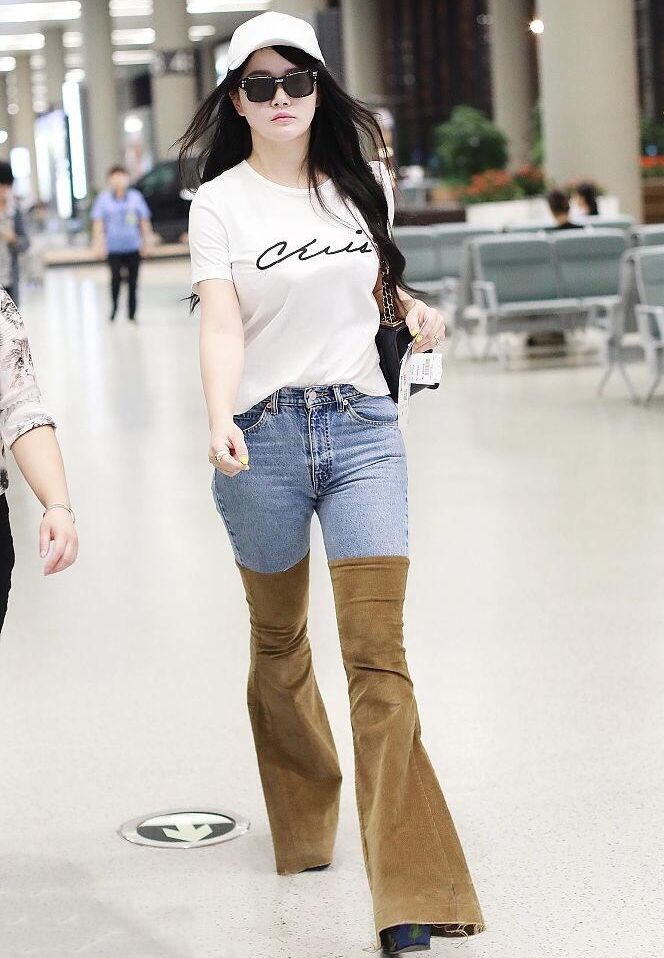 冉莹颖上围太抢镜!穿紧身牛仔裤显圆润