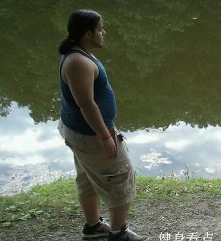 240斤胖小伙坚持减肥，每天跳绳加控制饮食，用1年半甩掉小肚腩
