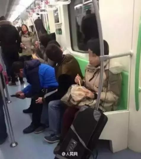 “上海凤爪女”在北京被拘！