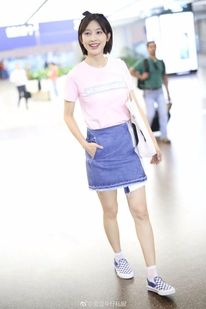 这种裙子，谁穿都有小肚子!张俪这么瘦的身材，居然也有赘肉!