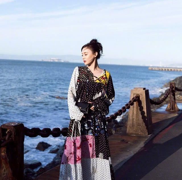 姗姗你这衣服是几块布料拼在一起的？看着好奇葩