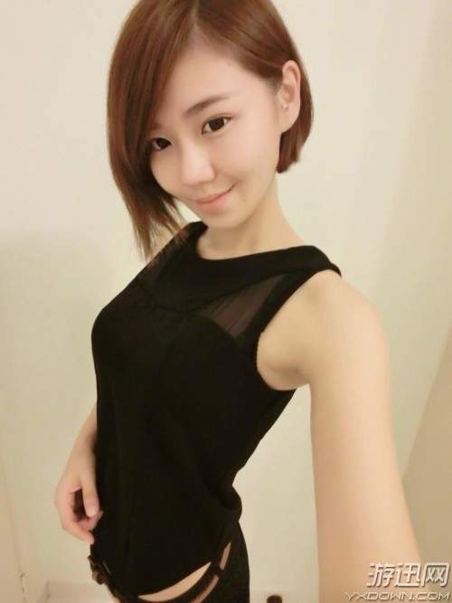 马来西亚短发正妹私房美照 五官精致御姐气息十足