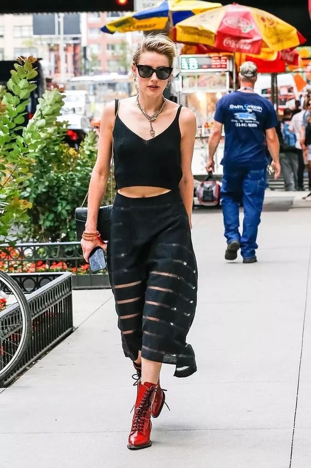 杨幂这一身被大家呼唤演“斯文败类”KK穿成红人鱼……让人想转发