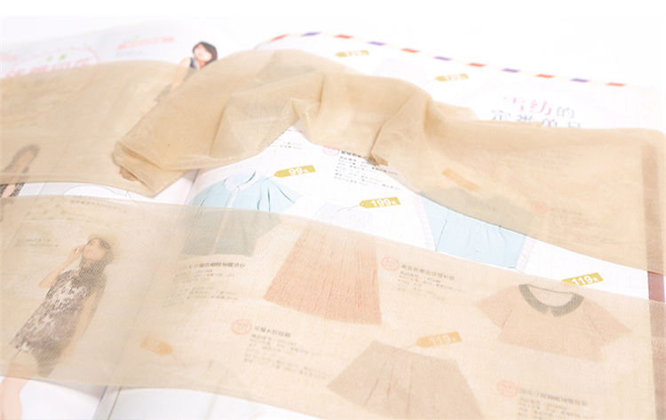 轻熟女出街，少不了:包臀裙、丝袜、高跟鞋，优雅动人，美嫩妩媚