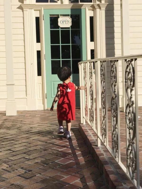 杨幂这一身被大家呼唤演“斯文败类”KK穿成红人鱼……让人想转发