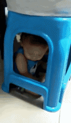 母亲把孩子罩在凳下打麻将?湖南衡阳警方回应:与事实不符