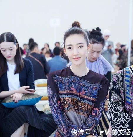 王丽坤真敢穿！卫衣下面直接是腿袜，网友林更新赚大发了！