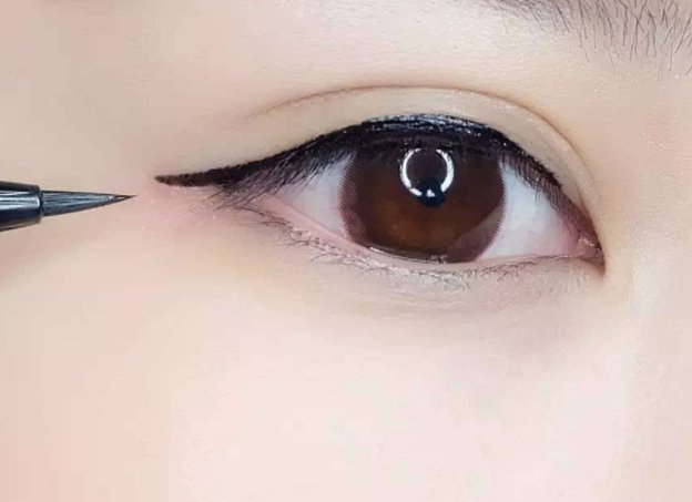 刚涂完BB霜脸很白，不到下午就暗沉?多数人忽视了原因出在“这