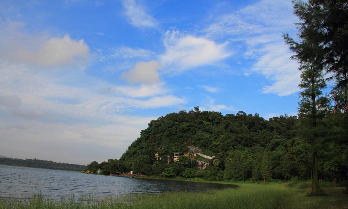 广东被遗忘的湖泊，是中国乃至世界最大的湿玛珥湖，湖深20多米