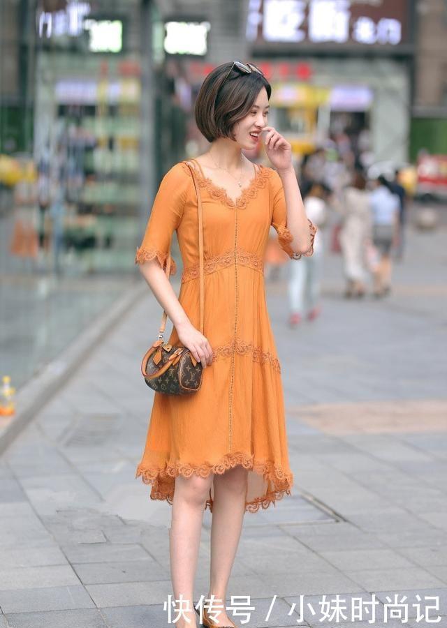  「美女」街拍：美丽动人的美女，成熟有魅力，自信又大方时尚！