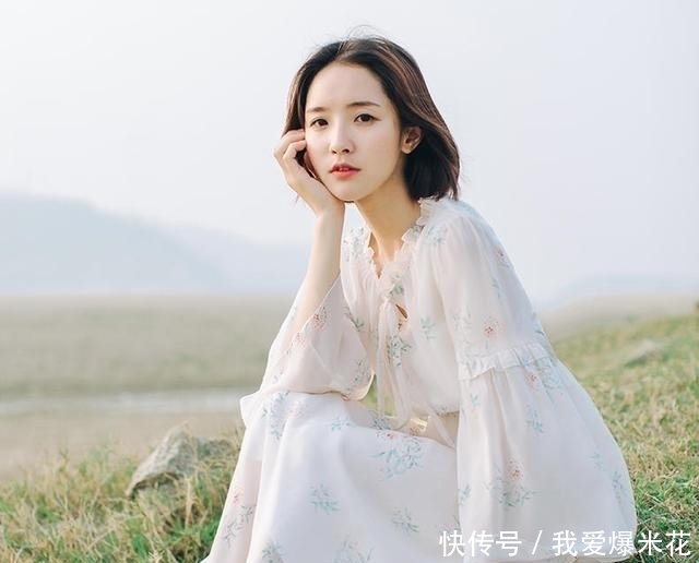  『颜色亮丽的衣服』记住这几点，女人过了40+别碰4件衣服，装嫩又俗气