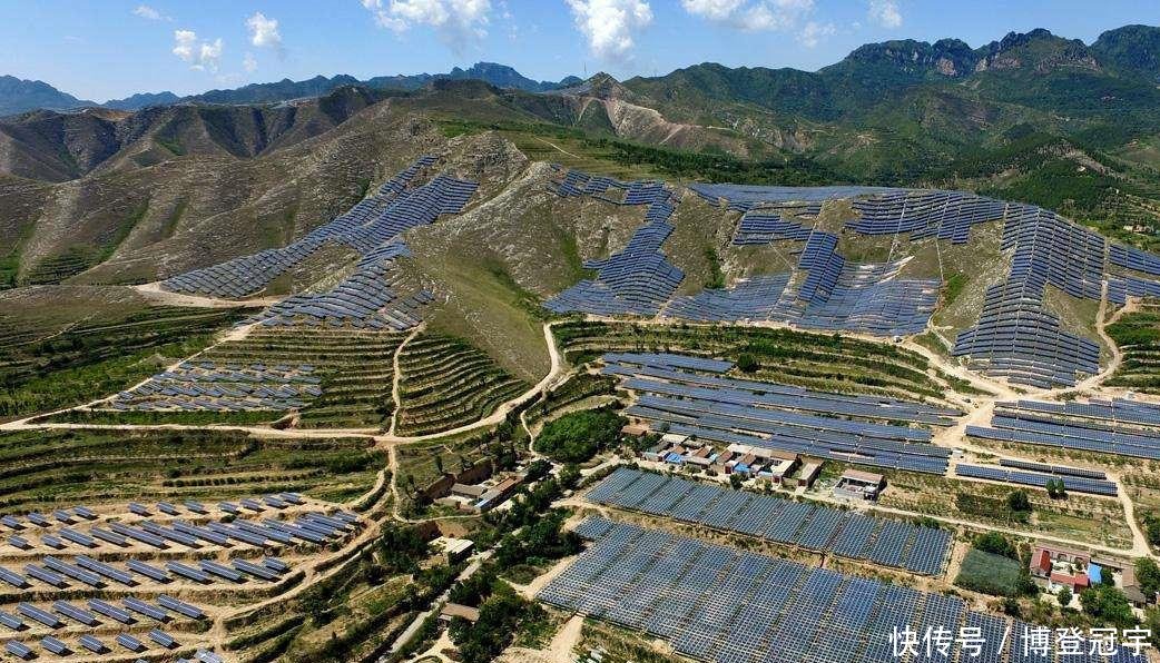  绵延：全球最大光伏电站，耗资88亿，绵延40公里全是光伏板！