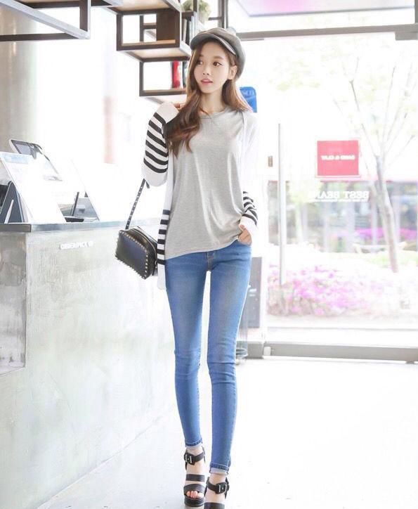 牛仔裤把性感与干练结合,别致搭配绽放光彩