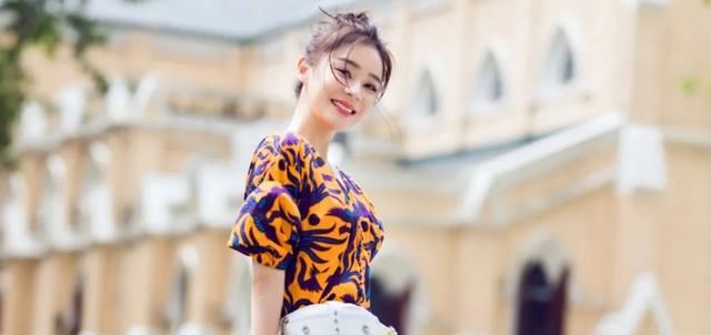  「米色」2020春季最美流行色穿搭,任意一种都美翻了!职场宝典