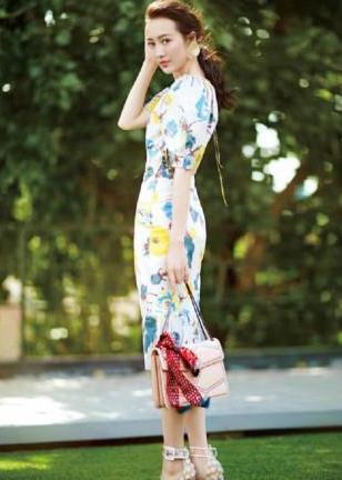 厉害了，王鸥穿着粉色外套现身机场，干练清爽造型尽显少女感