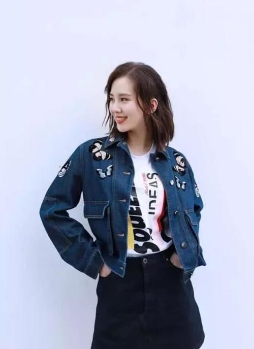 清纯@刘诗诗美翻了！牛仔外套＋半裙减龄又清纯，完全不像生过孩子