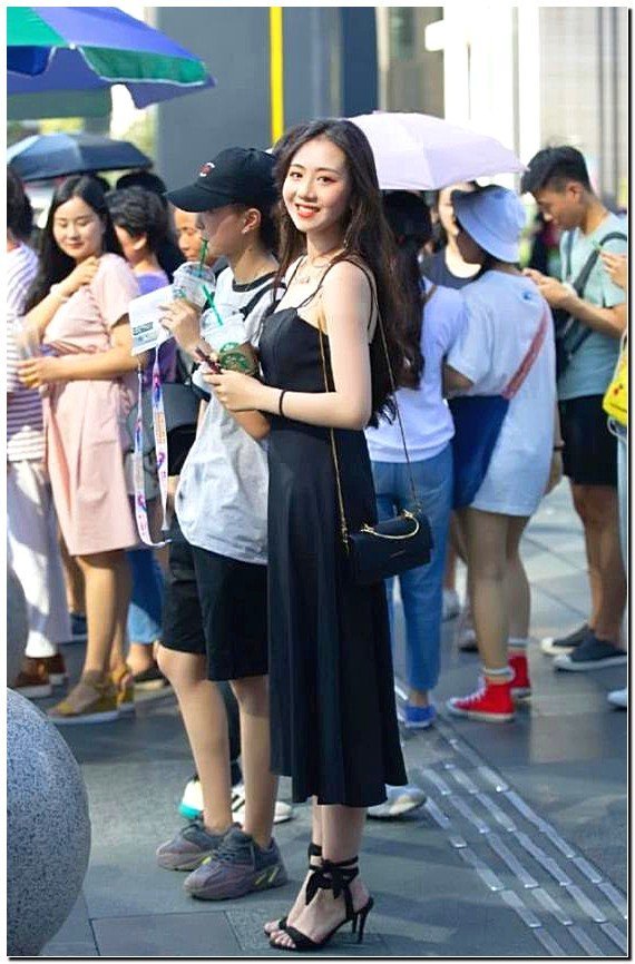 『无芳草』街拍 遍地黄花尽灿烂,无涯何处无芳草!