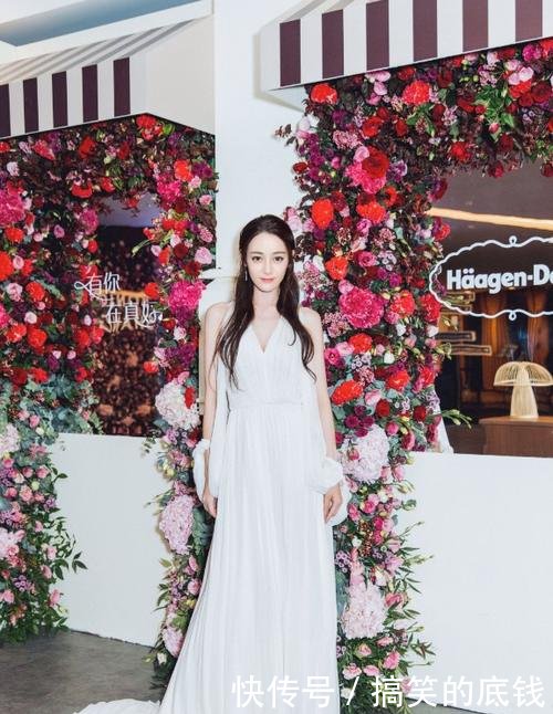 不是我吹，迪丽热巴这条白色长裙除了容易脏，没别的缺点了！