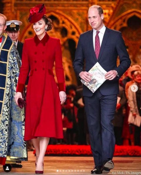 【 威斯敏斯特大教堂】这个举动却让人捏了把冷汗，凯特孔雀蓝礼服白金汉宫主场容光焕发