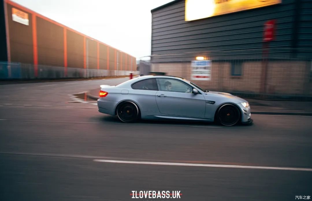  「姿态」低空飞行战舰灰宝马 E92 M3，姿态风格却难掩大佬气质