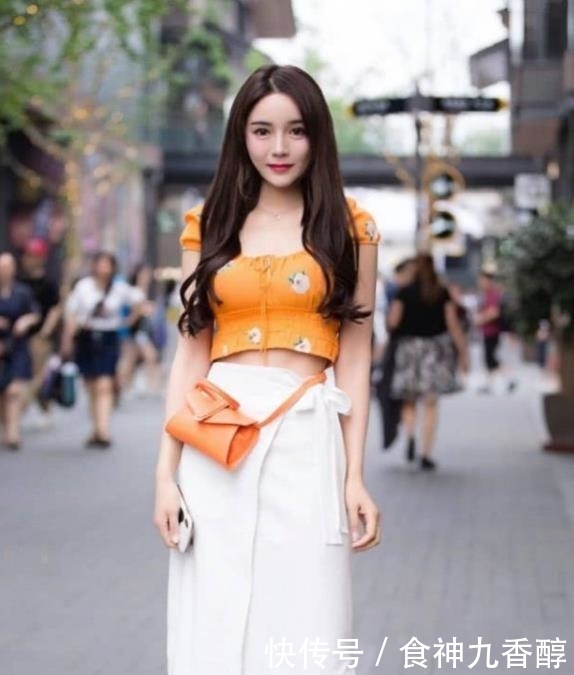 【美女】街拍美女:身材有型的牛仔裤小姐姐,尽显青春活力感!