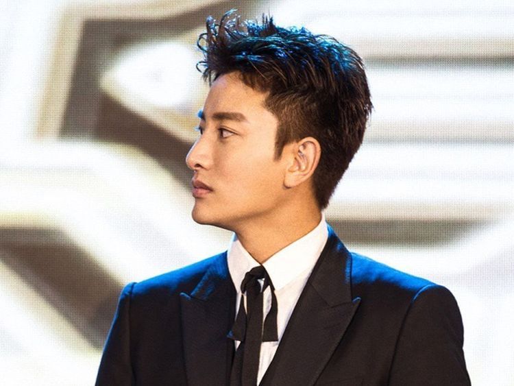 34岁贾乃亮近照,发文直接打破了离婚传言,网友们纷纷表示力挺