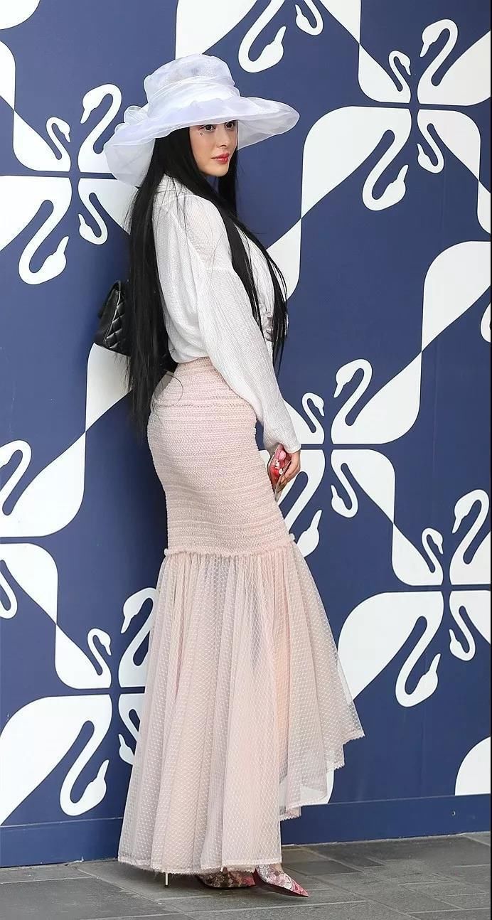 广州街拍 美人鱼的温婉秀丽、婀娜多姿、婆娑妩媚 你会心动吗?