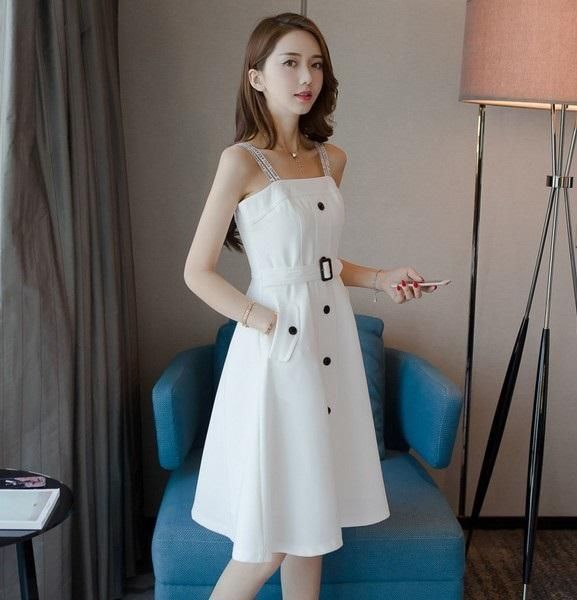 夏季吊带裙怎么搭配好看 小清新吊带裙搭配气质满分