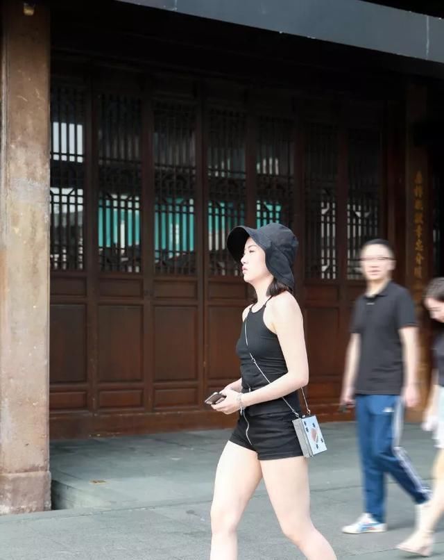  『高腰』高跟鞋搭配牛仔裤,时尚帅气又有女人味