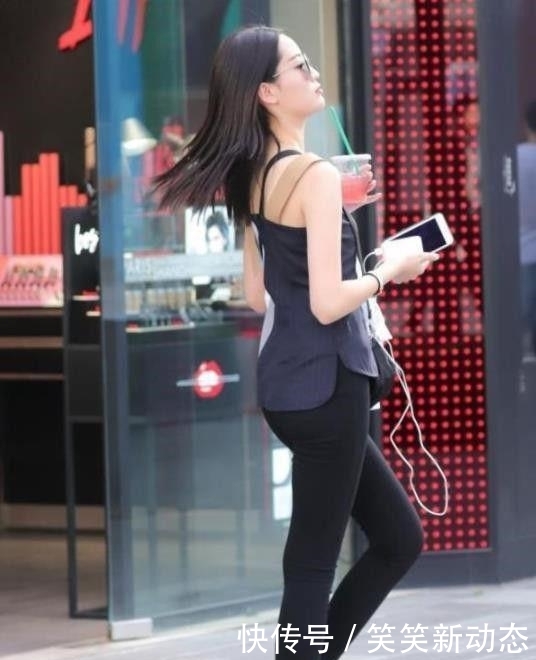 自由■彰显时尚女人的生活姿态！，美丽动人的美女街拍：自由美搭的美女