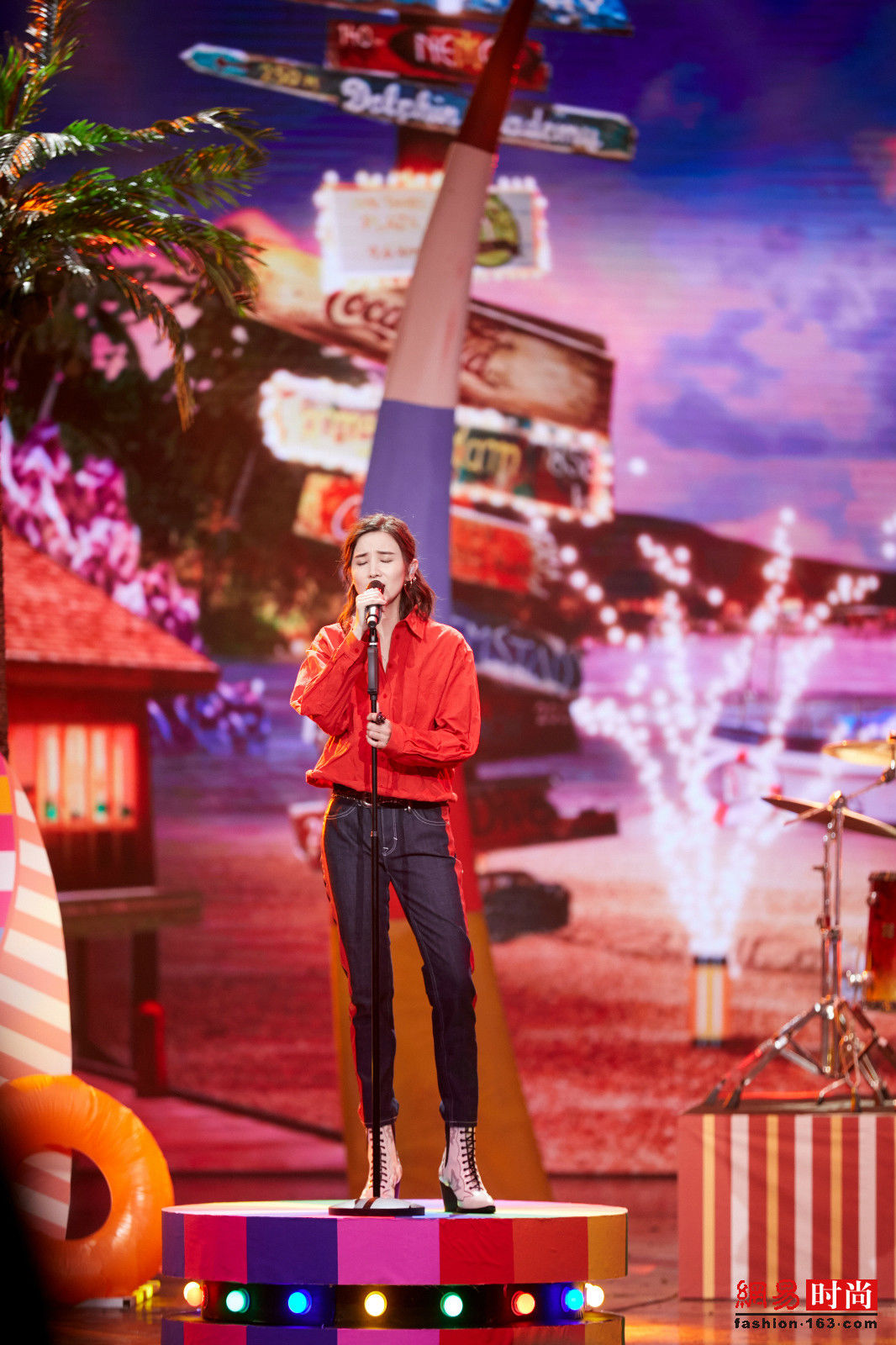 宋佳明明没穿热裤短裙露腿 却依旧撩人