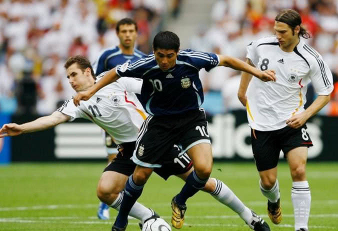 为什么那么多人喜欢阿根廷足球队,而不是战绩