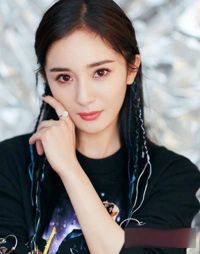 变身酷女孩就梳小脏辫发型！